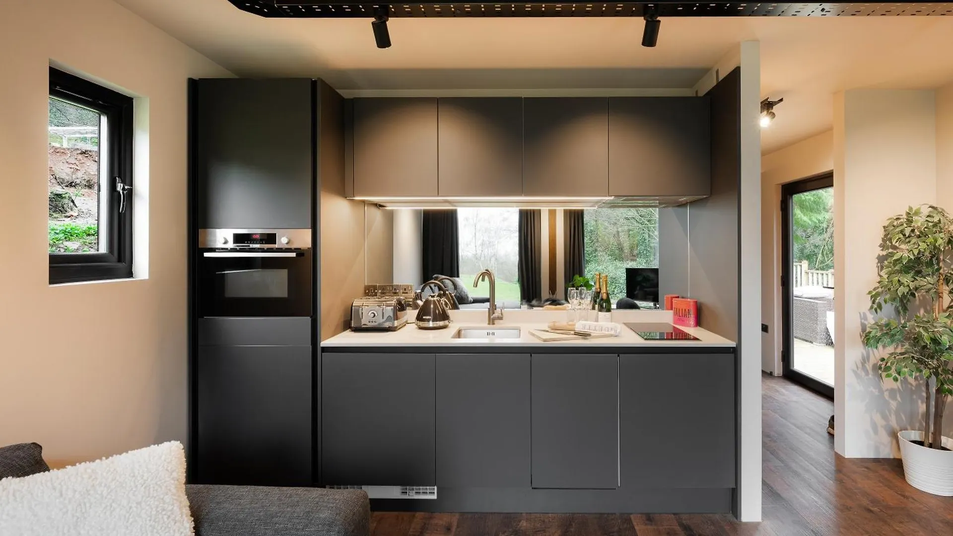 Luxury Container Lodge Bristol Apartment