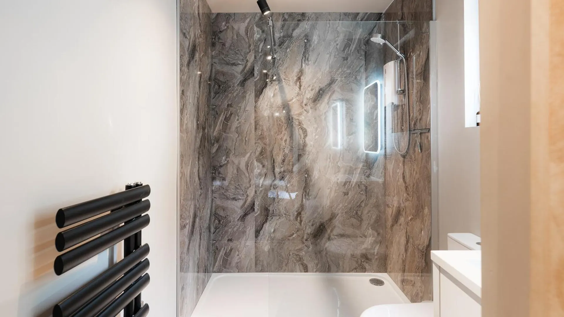 Luxury Container Lodge Bristol Apartment